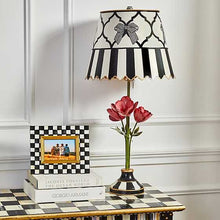 Cargar imagen en el visor de la galería, Flower Show Table Lamp