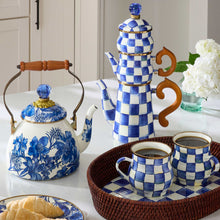 Cargar imagen en el visor de la galería, Royal English Garden 2 Quart Tea Kettle
