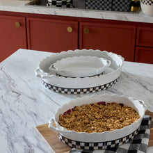 Cargar imagen en el visor de la galería, Courtly Check Everyday Small Oval Baker