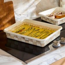 Cargar imagen en el visor de la galería, Mocha Check 9&quot; x 13&quot; Baking Pan