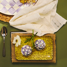 Cargar imagen en el visor de la galería, Violet Check Salt &amp; Pepper Shakers