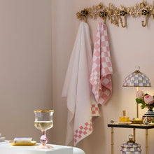 Cargar imagen en el visor de la galería, Bath Towel with Rose Check Border