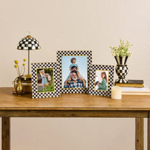 Cargar imagen en el visor de la galería, Courtly Check 4" x 6" Glass Frame
