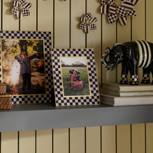 Cargar imagen en el visor de la galería, Courtly Check 5" x 7" Glass Frame