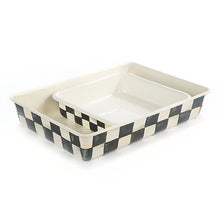 Cargar imagen en el visor de la galería, Courtly Check Enamel Baking Pan - 9&quot; x 13&quot;