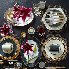 Cargar imagen en el visor de la galería, Gold Check Flatware - 5 Piece Place Setting