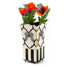 Cargar imagen en el visor de la galería, Pretty as a Bow Vase