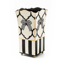 Cargar imagen en el visor de la galería, Pretty as a Bow Vase